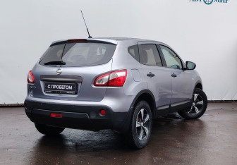 Подержанный автомобиль Nissan Qashqai 2012 года (8 фото)