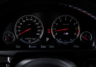 Подержанный автомобиль BMW X6 M 2015 года (11 фото)