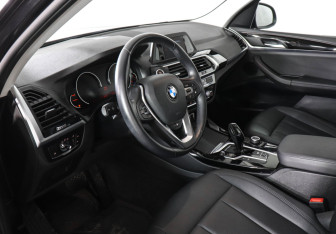 Подержанный автомобиль BMW X3 2019 года (12 фото)