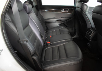 Подержанный автомобиль Kia Sorento 2017 года (10 фото)