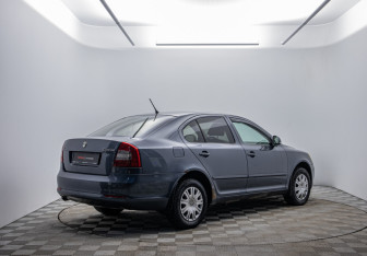 Подержанный автомобиль Skoda Octavia Liftback 2011 года (5 фото)