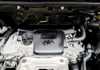 Подержанный автомобиль Toyota RAV4 2016 года (9 фото)