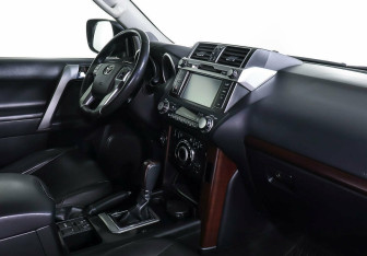 Подержанный автомобиль Toyota Land Cruiser Prado 2014 года (10 фото)