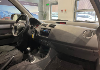 Подержанный автомобиль Suzuki Swift Hatchback 2008 года (13 фото)