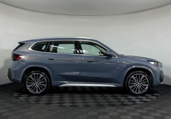 Подержанный автомобиль BMW X1 2025 года (6 фото)