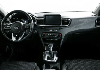 Подержанный автомобиль Kia Ceed Wagon 2019 года (9 фото)