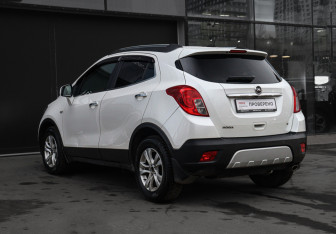 Подержанный автомобиль Opel Mokka 2013 года (7 фото)