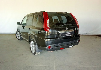 Подержанный автомобиль Nissan X-Trail 2011 года (4 фото)