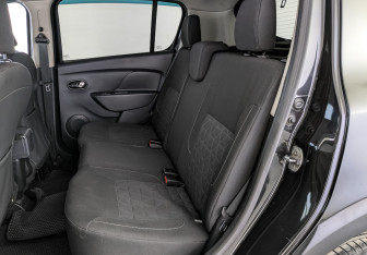 Подержанный автомобиль Renault Sandero 2017 года (18 фото)