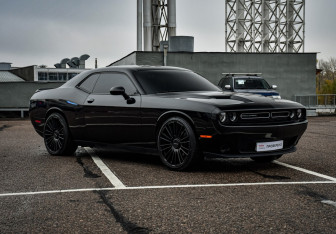 Подержанный автомобиль Dodge Challenger 2020 года (3 фото)