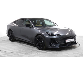 Подержанный автомобиль Changan UNI-V 2023 года (3 фото)