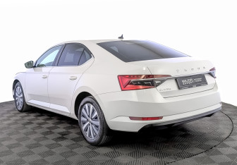 Подержанный автомобиль Skoda Superb Liftback 2021 года (7 фото)