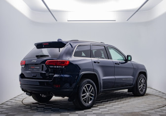 Подержанный автомобиль Jeep Grand Cherokee 2017 года (5 фото)