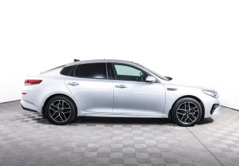 Подержанный автомобиль Kia Optima Sedan 2019 года (4 фото)