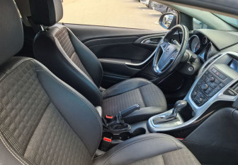 Подержанный автомобиль Opel Astra Hatchback 2013 года (12 фото)