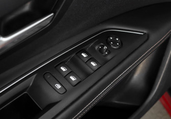 Подержанный автомобиль Peugeot 3008 2018 года (17 фото)