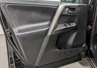 Подержанный автомобиль Toyota RAV4 2019 года (11 фото)