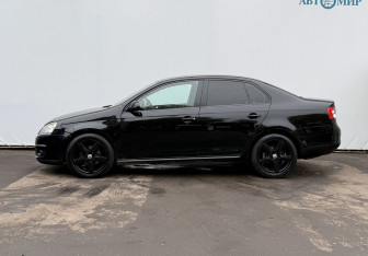 Подержанный автомобиль Volkswagen Jetta Sedan 2009 года (8 фото)