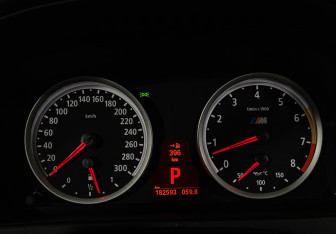 Подержанный автомобиль BMW X6 M 2012 года (13 фото)