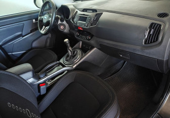 Подержанный автомобиль Kia Sportage 2011 года (10 фото)