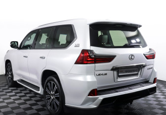 Подержанный автомобиль Lexus LX 2020 года (7 фото)
