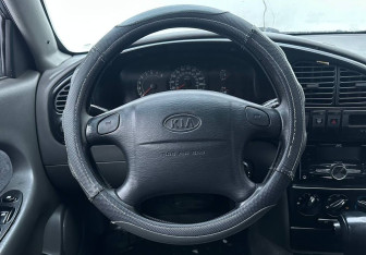 Подержанный автомобиль Kia Spectra Sedan 2007 года (12 фото)