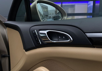 Подержанный автомобиль Porsche Cayenne 2015 года (23 фото)