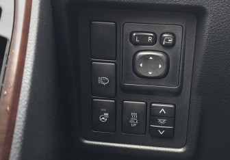 Подержанный автомобиль Toyota Land Cruiser Prado 2017 года (15 фото)