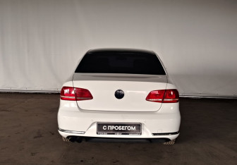 Подержанный автомобиль Volkswagen Passat Sedan 2011 года (6 фото)