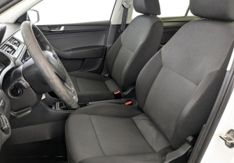 Подержанный автомобиль Skoda Rapid Liftback 2019 года (20 фото)