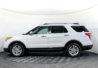 Подержанный автомобиль Ford Explorer 2013 года (8 фото)