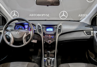 Подержанный автомобиль Hyundai i30 Hatchback 2014 года (14 фото)