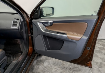 Подержанный автомобиль Volvo XC60 2014 года (24 фото)