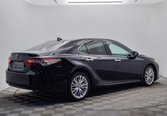 Подержанный автомобиль Toyota Camry Sedan 2020 года (5 фото)