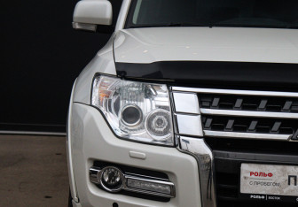 Подержанный автомобиль Mitsubishi Pajero 2015 года (20 фото)