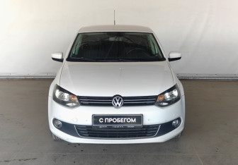 Подержанный автомобиль Volkswagen Polo Sedan 2012 года (2 фото)