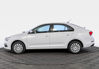 Подержанный автомобиль Skoda Rapid Liftback 2021 года (8 фото)