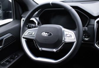 Подержанный автомобиль JAC T9 2024 года (13 фото)