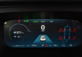 Подержанный автомобиль Москвич 3е 2023 года (16 фото)