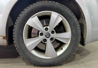 Подержанный автомобиль Skoda Octavia Liftback 2013 года (17 фото)