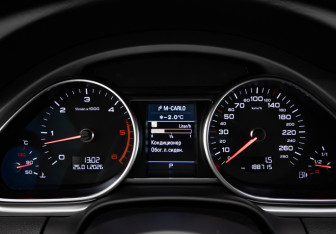 Подержанный автомобиль Audi Q7 2013 года (11 фото)