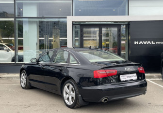 Подержанный автомобиль Audi A6 Sedan 2011 года (7 фото)