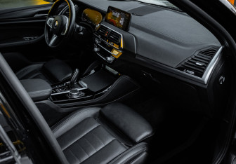 Подержанный автомобиль BMW X4 2020 года (9 фото)