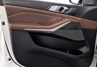 Подержанный автомобиль BMW X7 2020 года (19 фото)