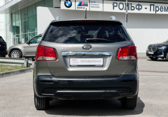 Подержанный автомобиль Kia Sorento 2012 года (6 фото)