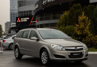 Подержанный автомобиль Opel Astra Wagon 2007 года (2 фото)
