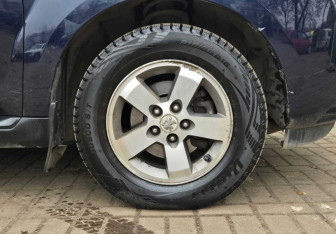 Подержанный автомобиль Peugeot 4007 2009 года (13 фото)