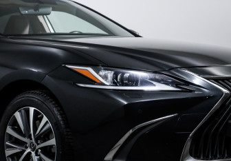 Подержанный автомобиль Lexus ES 2018 года (16 фото)