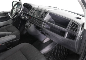 Подержанный автомобиль Volkswagen Caravelle 2017 года (10 фото)