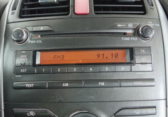 Подержанный автомобиль Toyota Auris Hatchback 2007 года (14 фото)